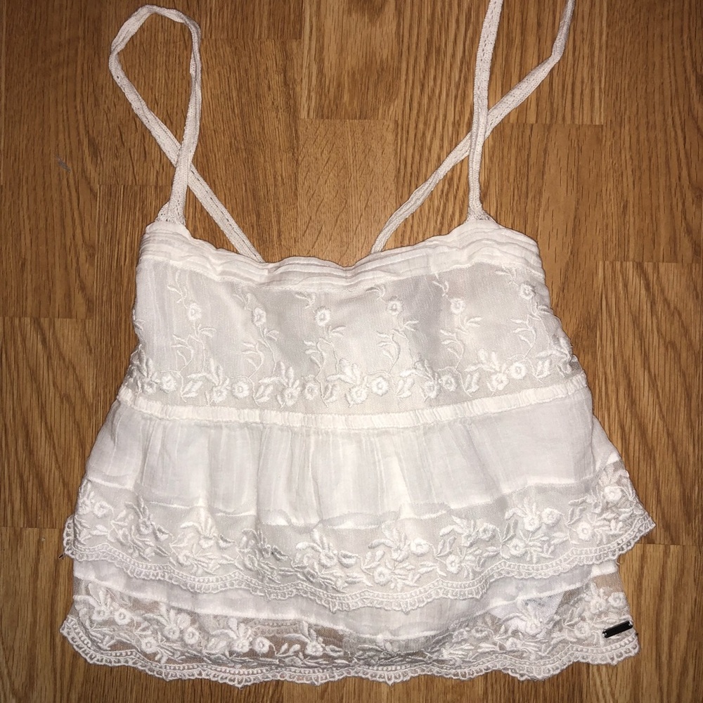 HOLLISTER LACE CROP TANK🌸💕